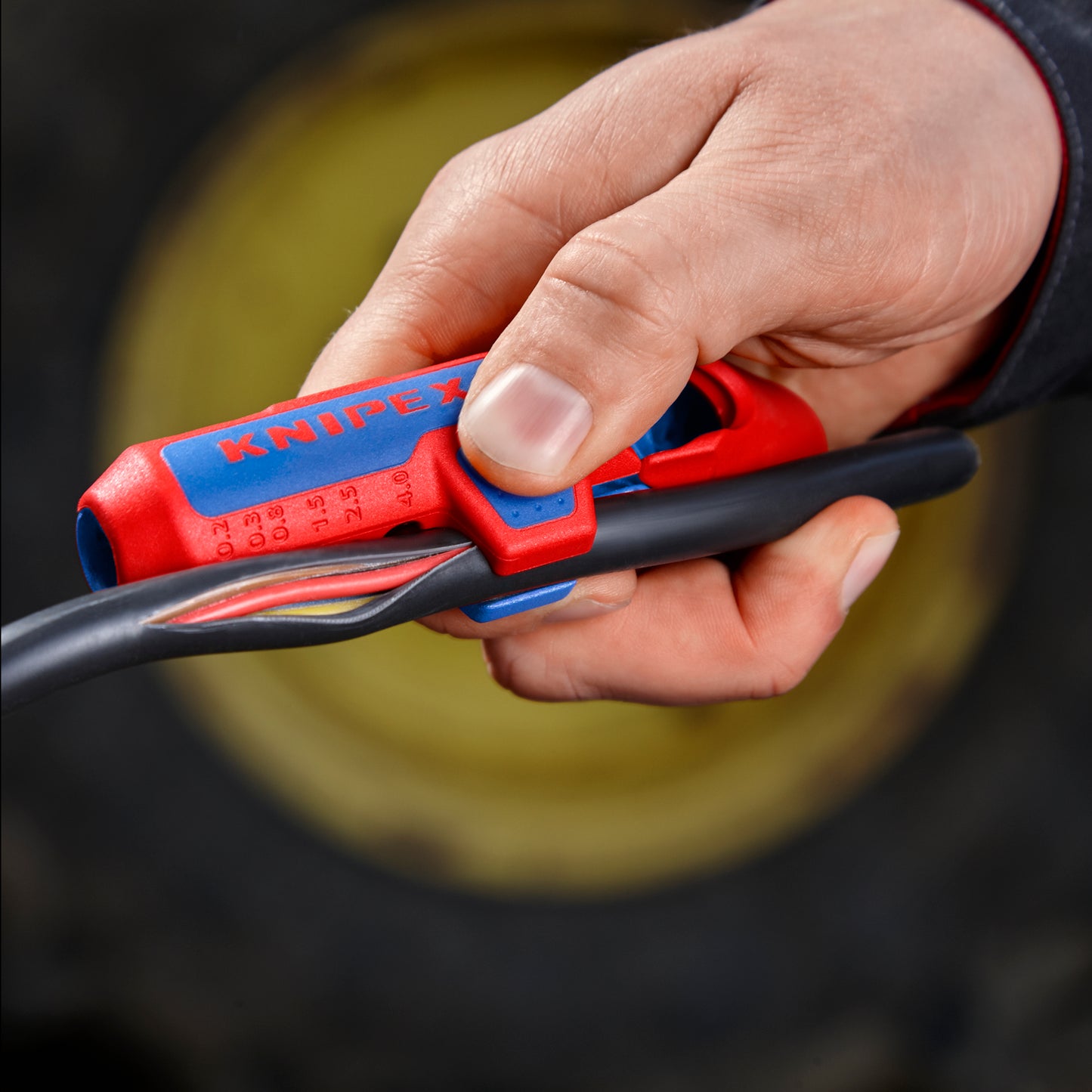 KNIPEX 16 95 03 SB Pelacables para cables fotovoltaicos ErgoStrip® PV 135 mm