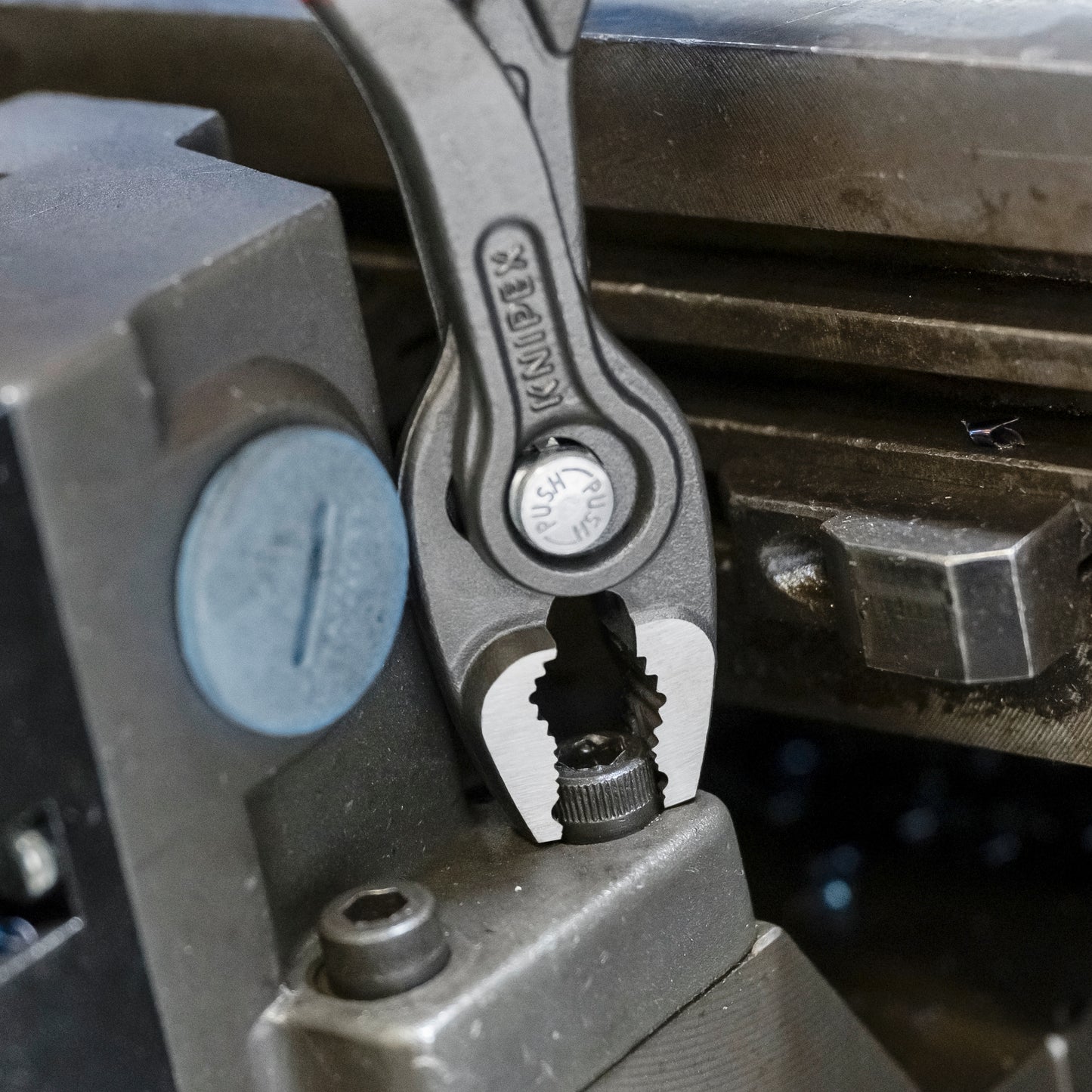 KNIPEX 82 02 150 SB TwinGrip® Pinza de presión frontal 150 mm
