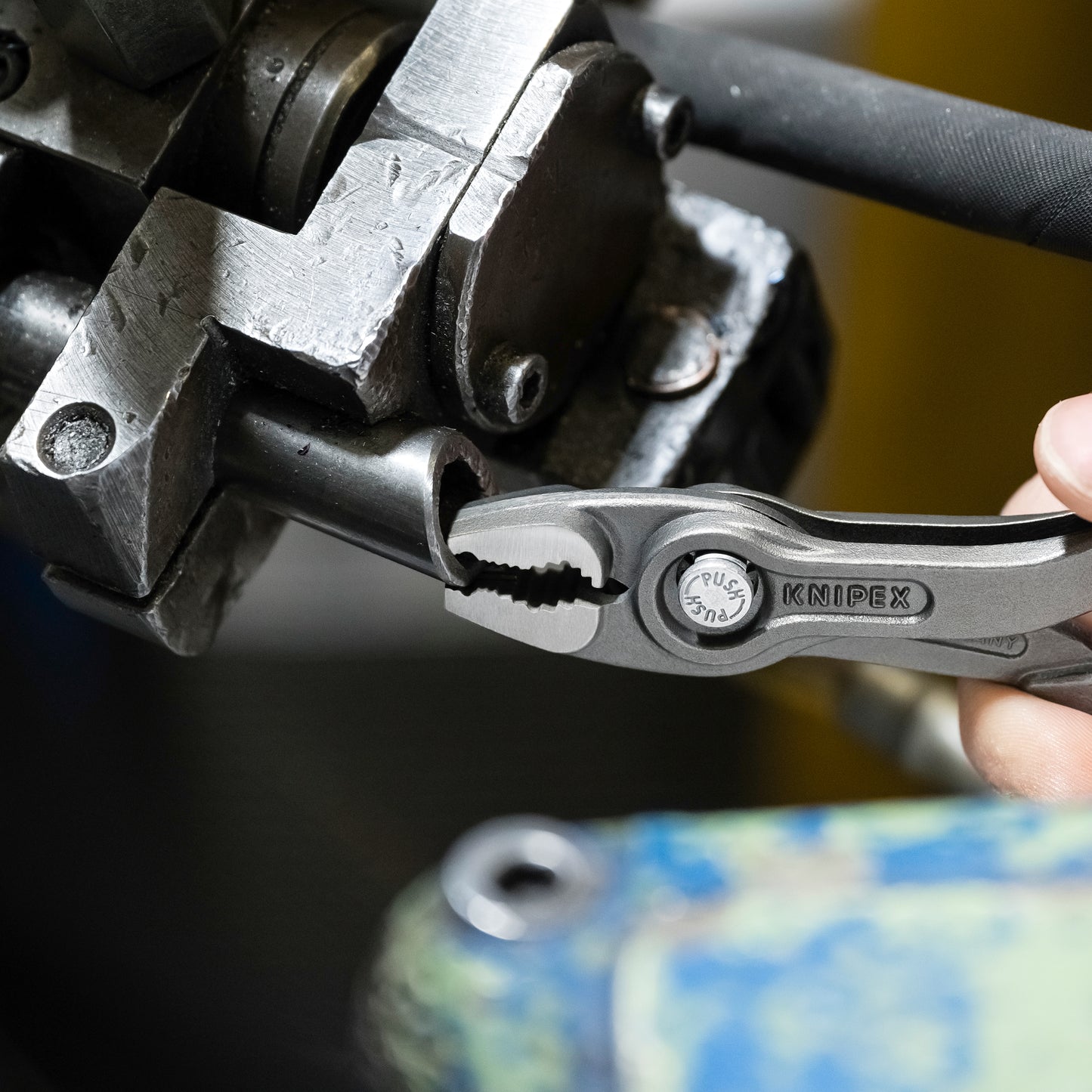 KNIPEX 82 02 150 SB TwinGrip® Pinza de presión frontal 150 mm