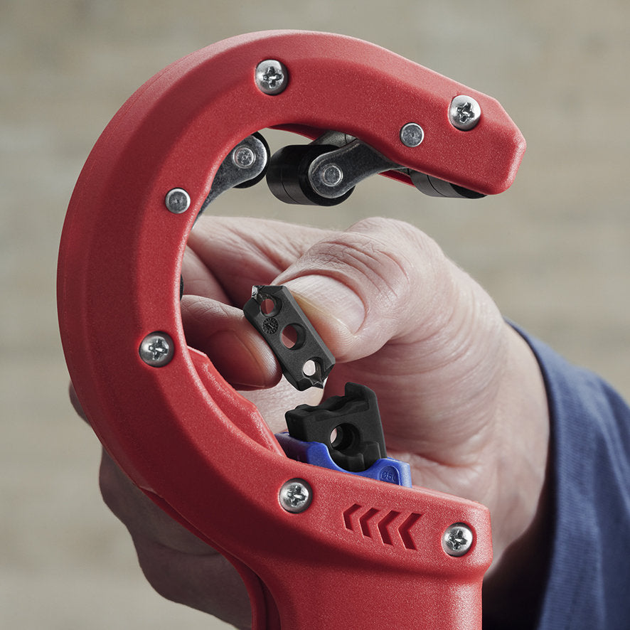 KNIPEX 90 23 01 BK Cortatubos DP50 para tubos de desagüe de plástico 202 mm (8")