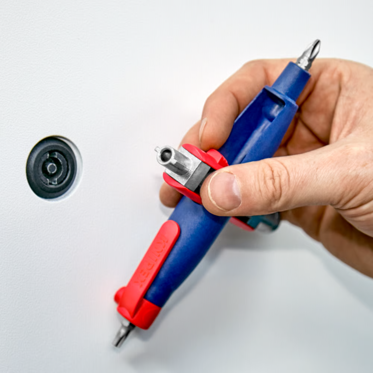 KNIPEX 00 11 07 Llave para gabinete de control tipo pluma 145 mm (6 1/2″)