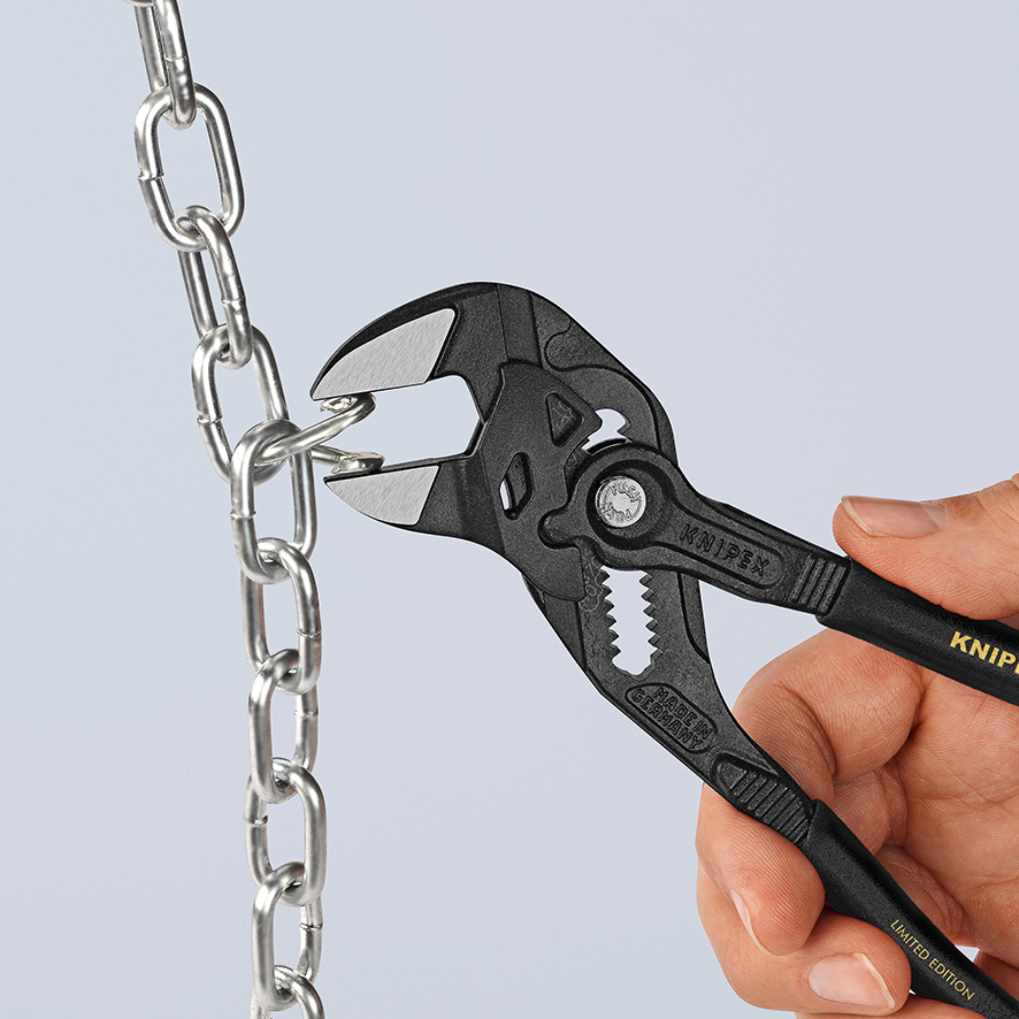 KNIPEX 86 01 180 XMAS Pinza y llave en una sola herramienta de 183 mm elegante XMAS 2023 presentada en una caja de regalo - Edición limitada