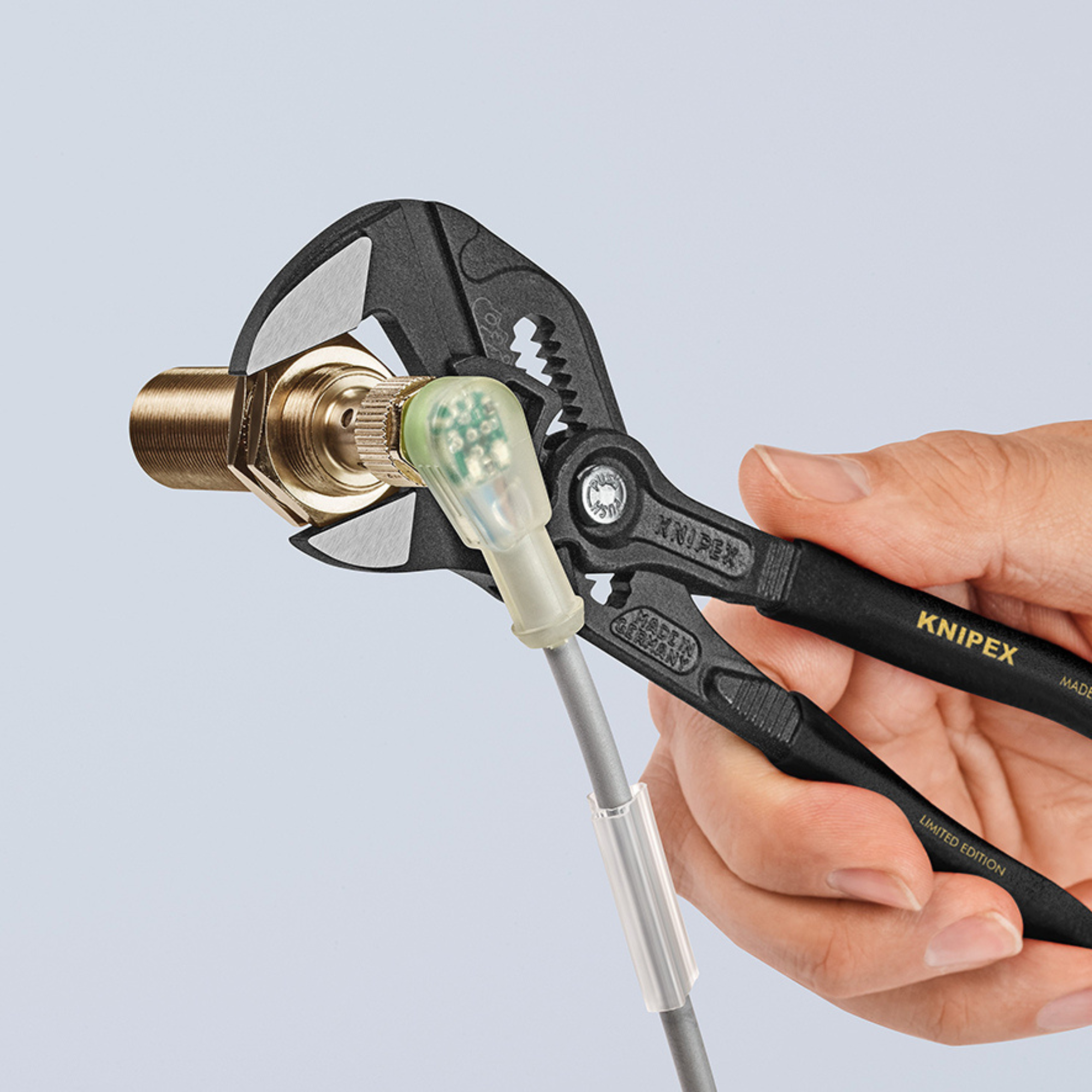 KNIPEX 86 01 180 XMAS Pinza y llave en una sola herramienta de 183 mm elegante XMAS 2023 presentada en una caja de regalo - Edición limitada