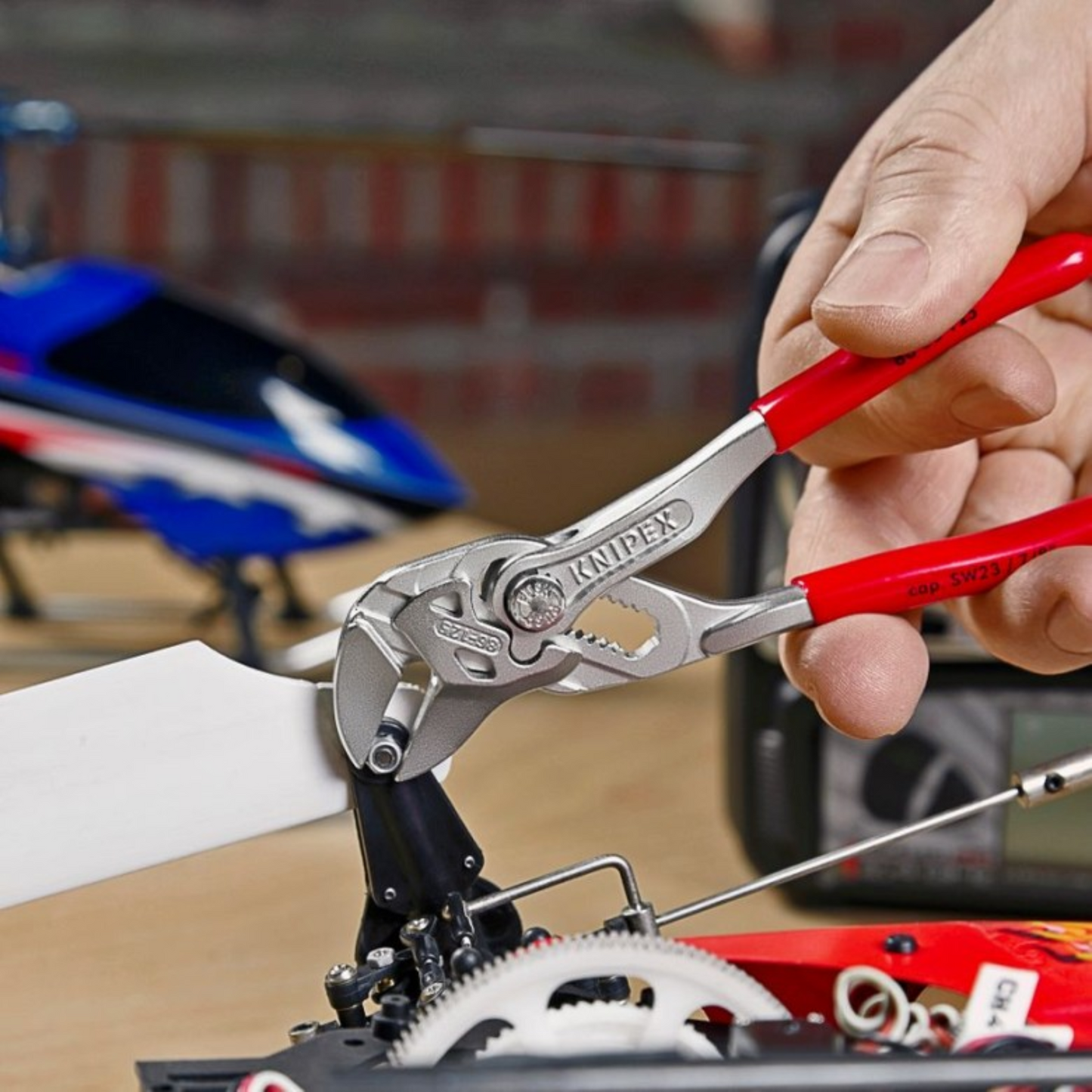 KNIPEX 86 03 125 SB Mini pinza de extensión y llave en una sola herramienta 125 mm (5″)