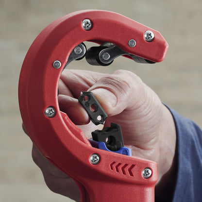 KNIPEX 90 23 01 BK Cortatubos DP50 para tubos de desagüe de plástico 202 mm (8")
