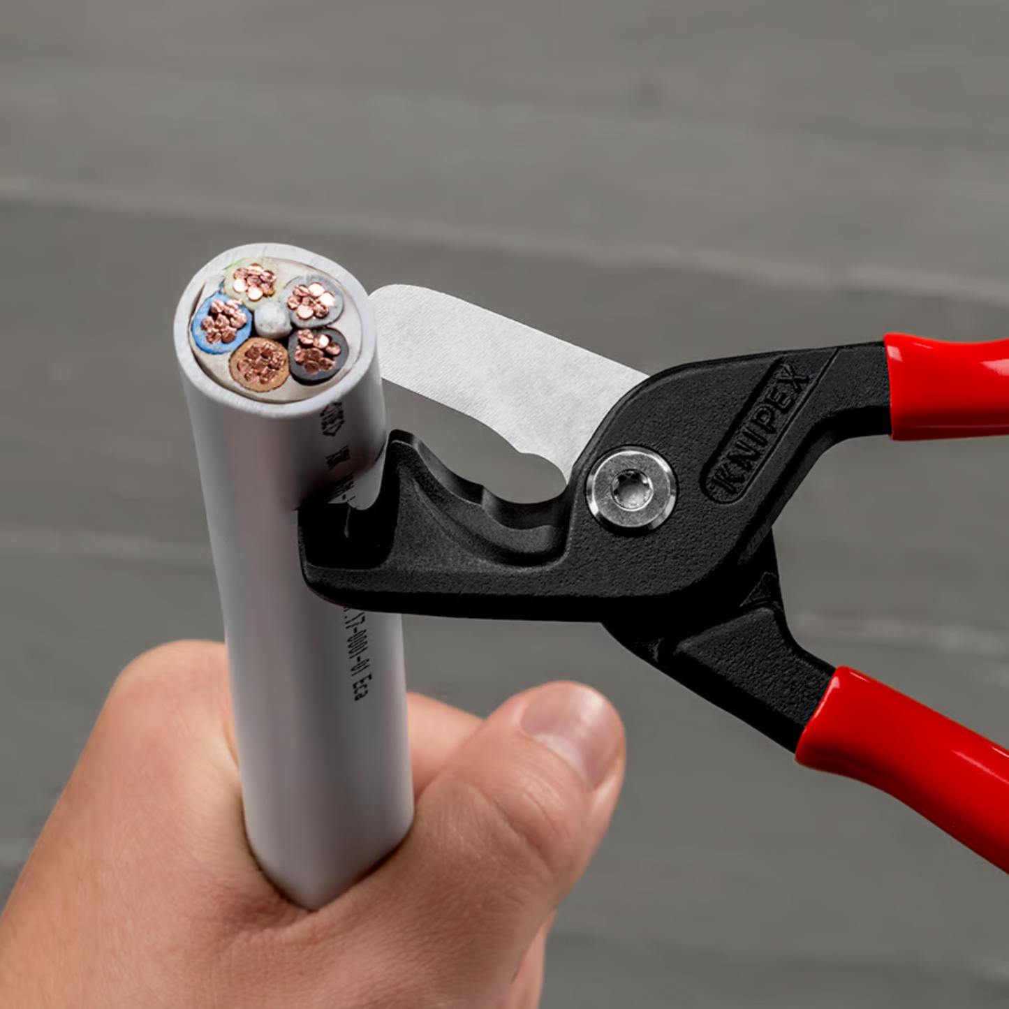 KNIPEX 95 11 225 Cortacables con corte escalonado StepCut XL 229 mm (9″)