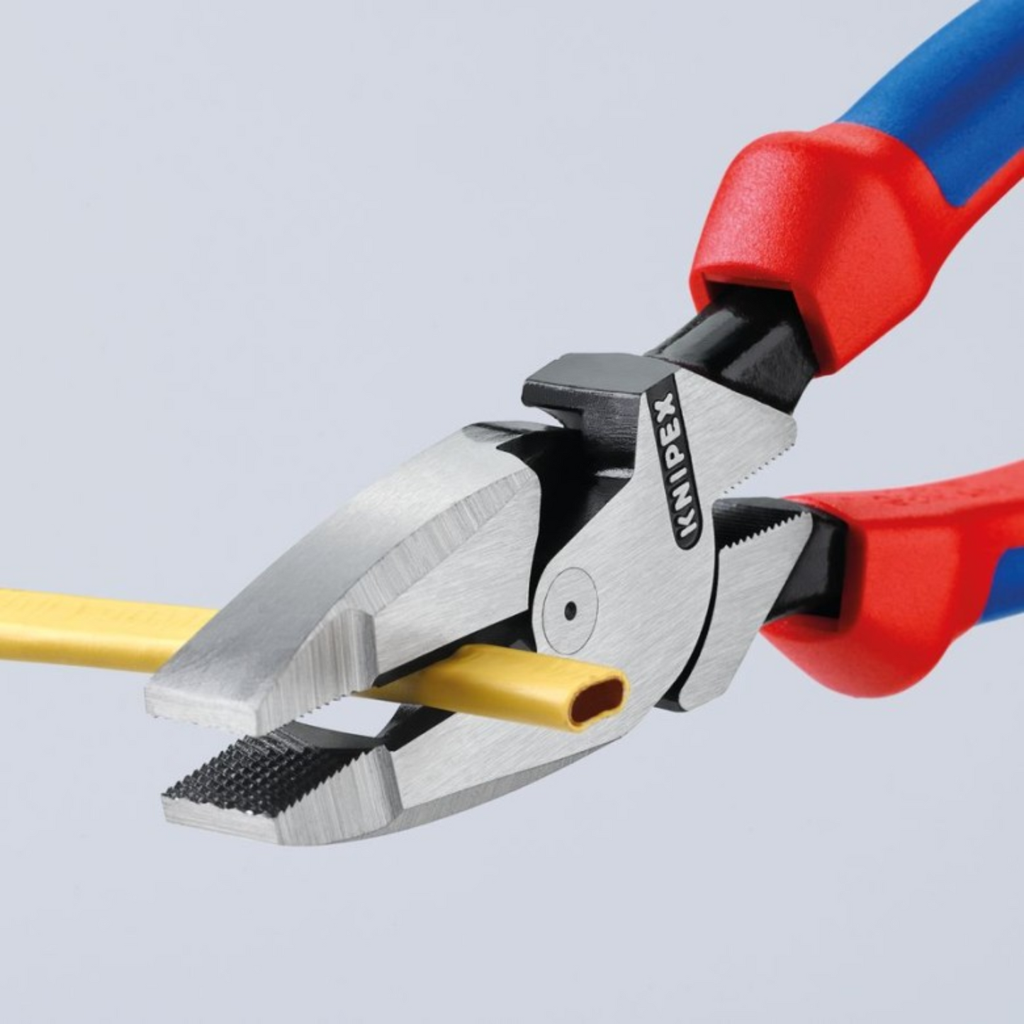 KNIPEX 09 02 240 Pinza de electricista modelo americano con mangos ergonómicos pavonada 240 mm (9.5″)